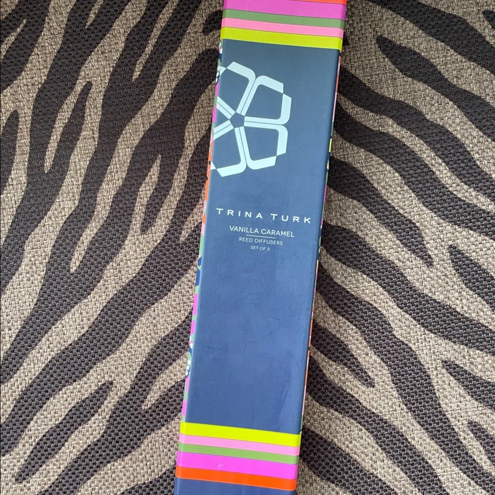 Trina Turk Diffuser Vanilla Caramel - Picture 3 of 5